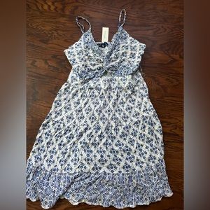 NWT $50 Francesca’s size Large floral cut out dress